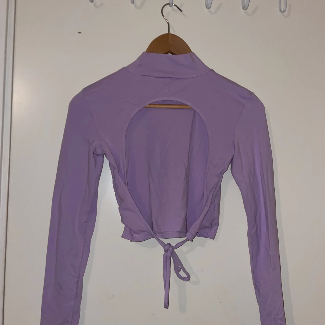 Lila topp med öppen rygg - 90