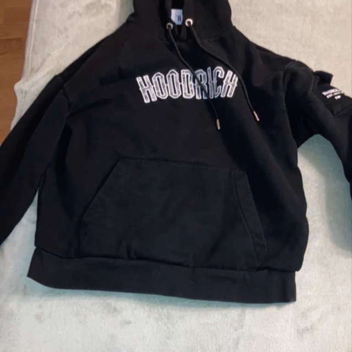 Svart hoodie från Hoodrich