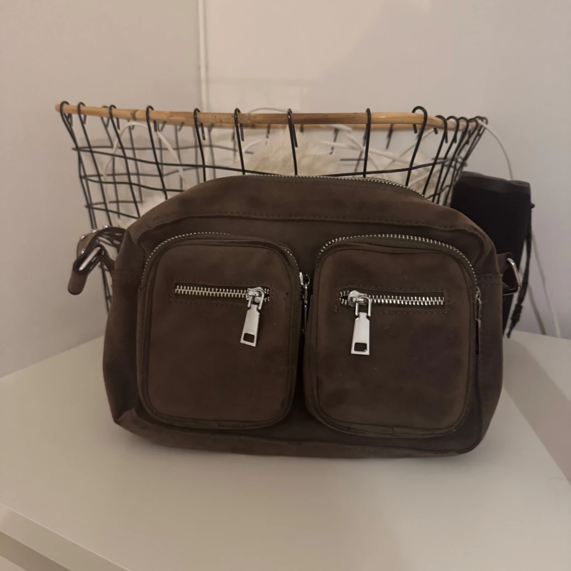 Brun axelväska från Noelia