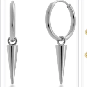 Byte peak örhängen - Äkta edblad örhängen i silver säljer pågrund av att jag har bytt till guld smycken🩷 Om någon vill byta mot ett par edblad örhängen i guld så går det också bra🩷 De är i nyskick bara andvända några få ggr🩷