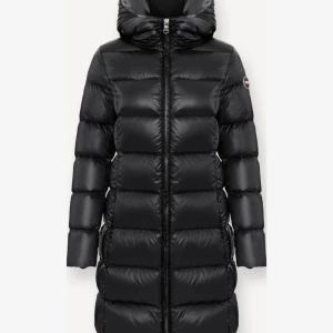 Colmar jacka - Säljer min colmar jacka i italiensk storlek 46, som motsvarar en L, men passar mig som är S/M. Fint skick och inga defekter. Skriv vid fler bilder. 