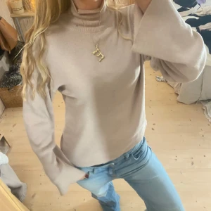 Polo tröja - SUPER snygg tröja som är extremt fin i ryggen❣️