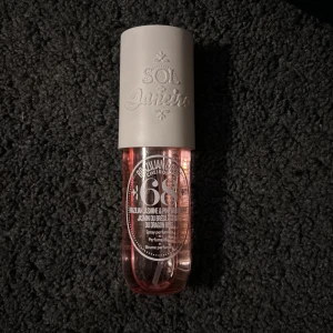 Sol de janeiro - Sol de janeiro parfym, nummer 68 cheirosa i 90 ml. Testad en gång men fastnade inte 100% för den🌟💕 Nypris 299 kr, köpt för 2 veckor sen