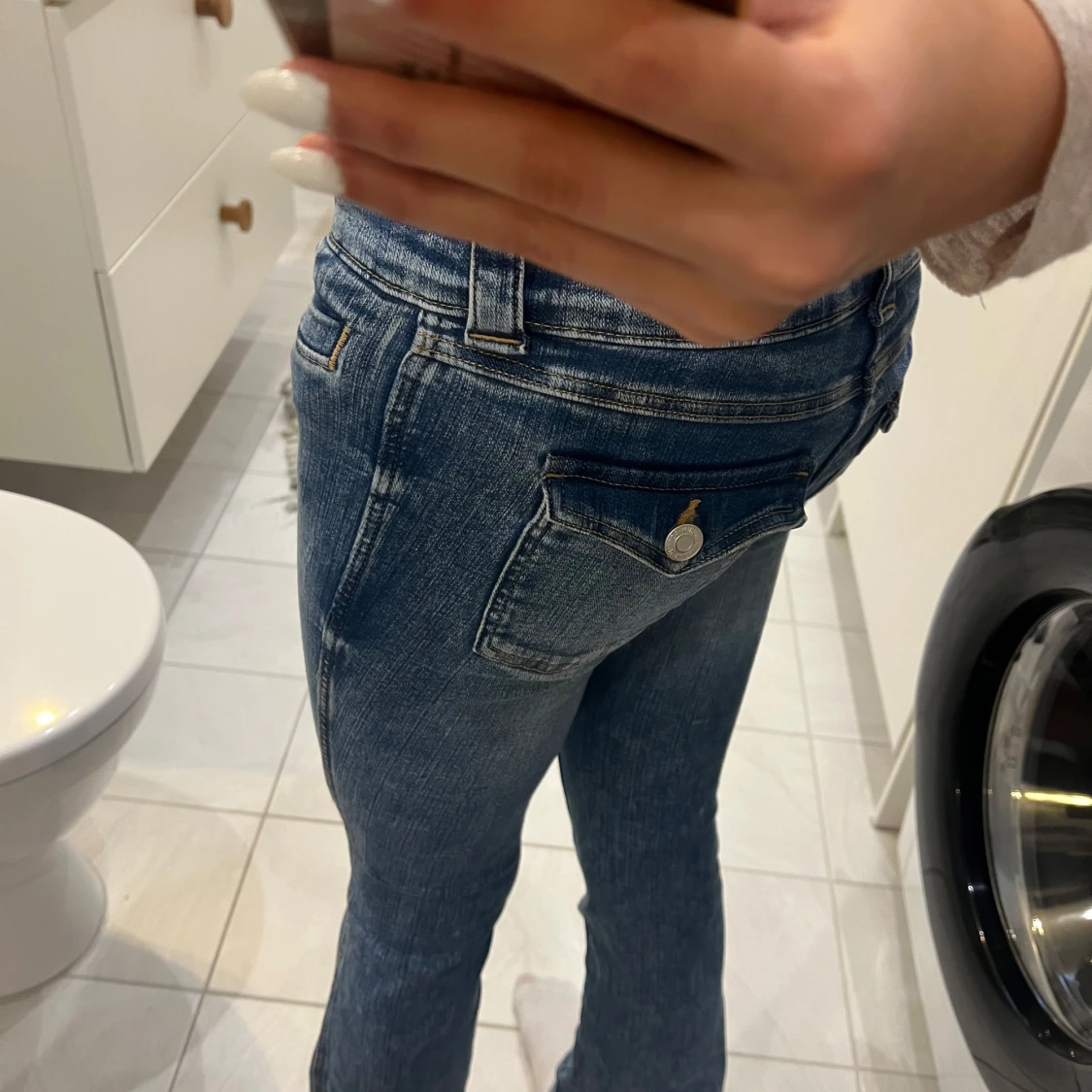 Blå bootcut jeans från H&M - 91