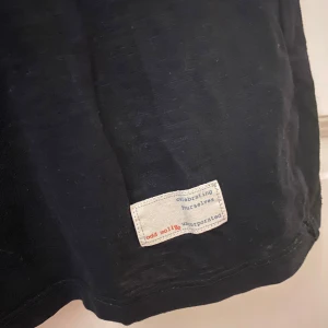 Odd Molly T-shirt  - Jätte vacker T-shirt med massa detaljer  från Odd Molly! Skriv gärna för fler bilder mm. PRIS GÅR ATT DISKUTERA!💗