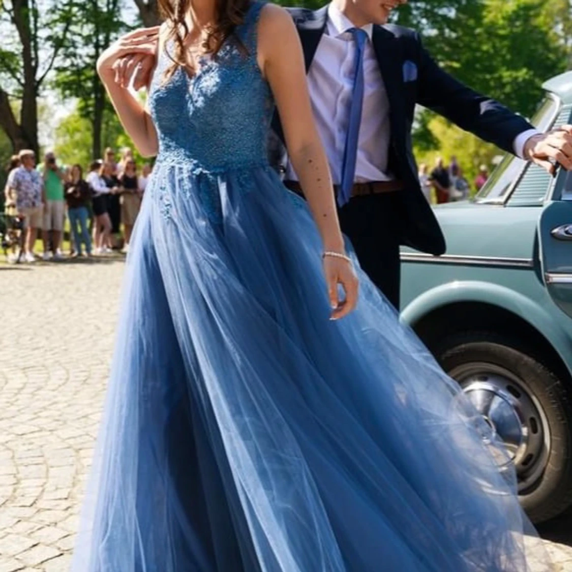 Blå långklänning med spetsdetaljer - 91