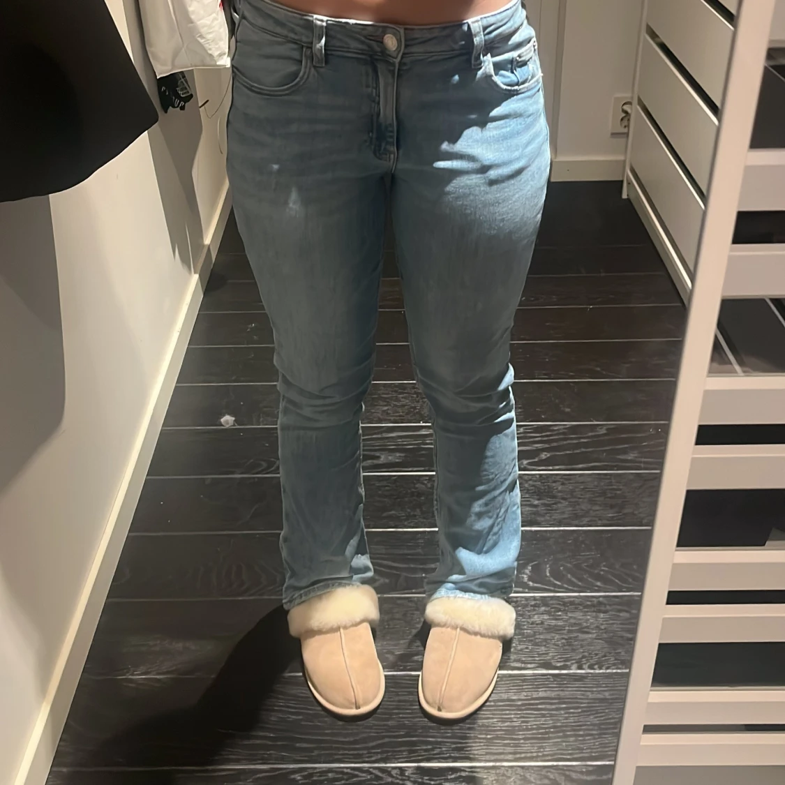 Blåa gina jeans