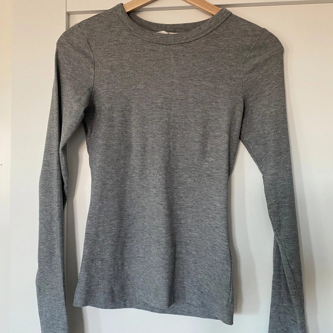 grå långärmad tröja från h&m