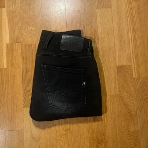 Replay Anbass  - Feta Replay Anbass i perfekt skick. Size 30 slim fit. Hör av er vid funderingar!