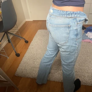 Low rise jeans - Säljer dessa bootcut jeansen, köpta från zalando märke Gina tricot. Skriv för fler bilder, mått osv. 