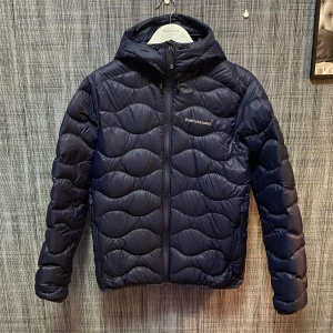 Peak Performance jacka - Säljer nu min näst intill nya peak performance jacka då det är dags för ny || köpt på pondus så kvitto finns || skick 9,5/10 || nypris: 3200kr ||hör av dig vid frågor eller funderingar! || mvh || 