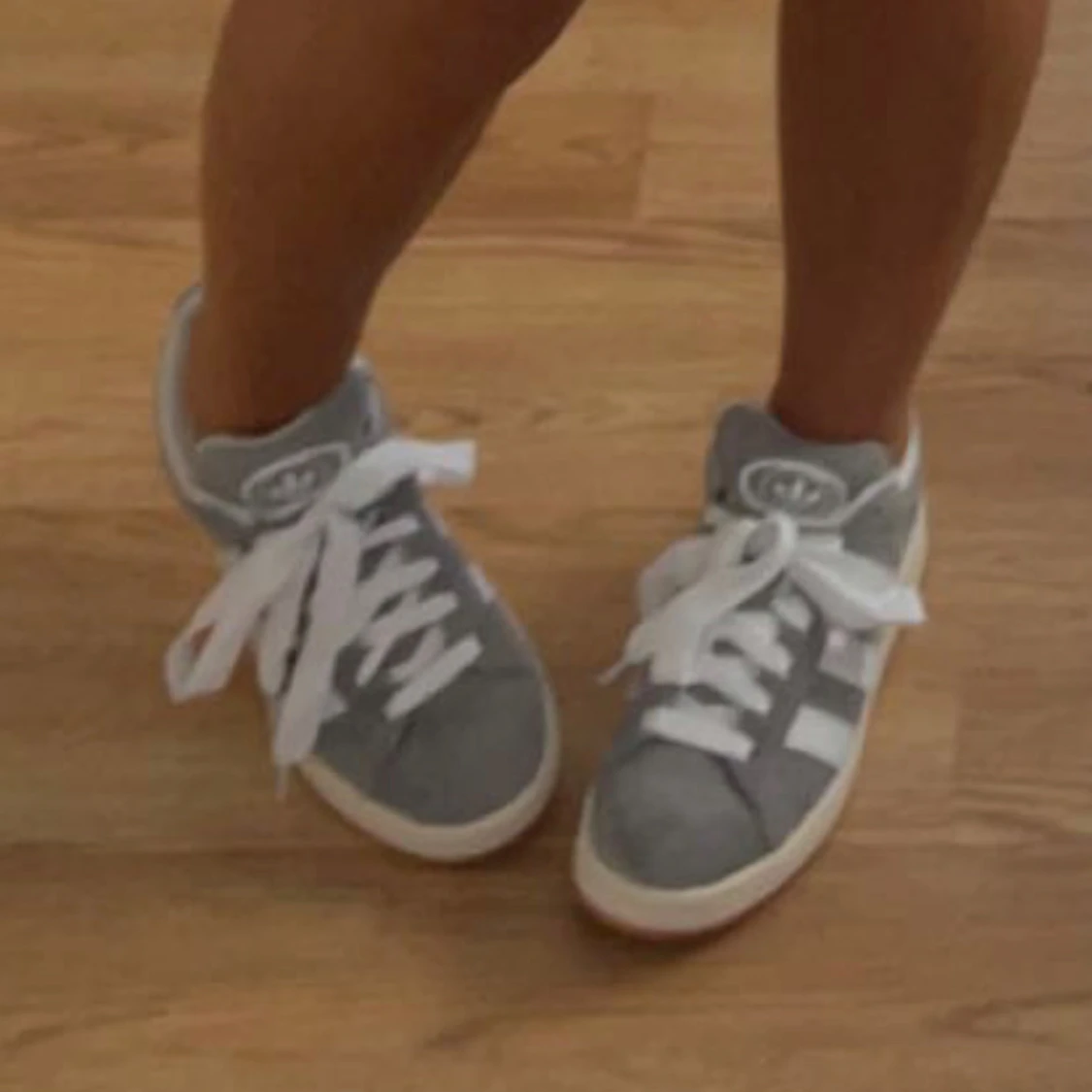 Grå adidas campus  - 1