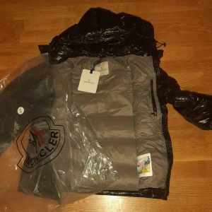 Moncler maya - Storlek 2 moncler maya helt ny! Vid frågor är det bara att skriva.