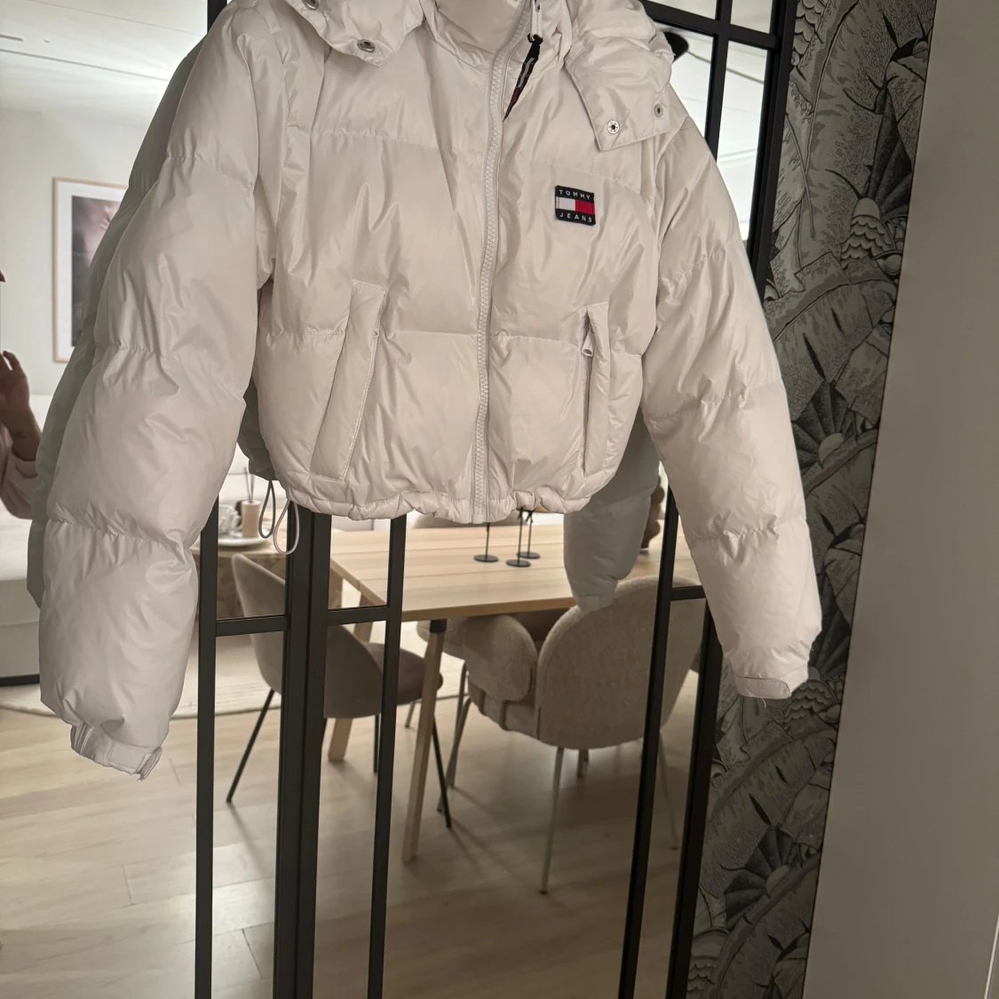 Vit dunjacka från Tommy Jeans - 2