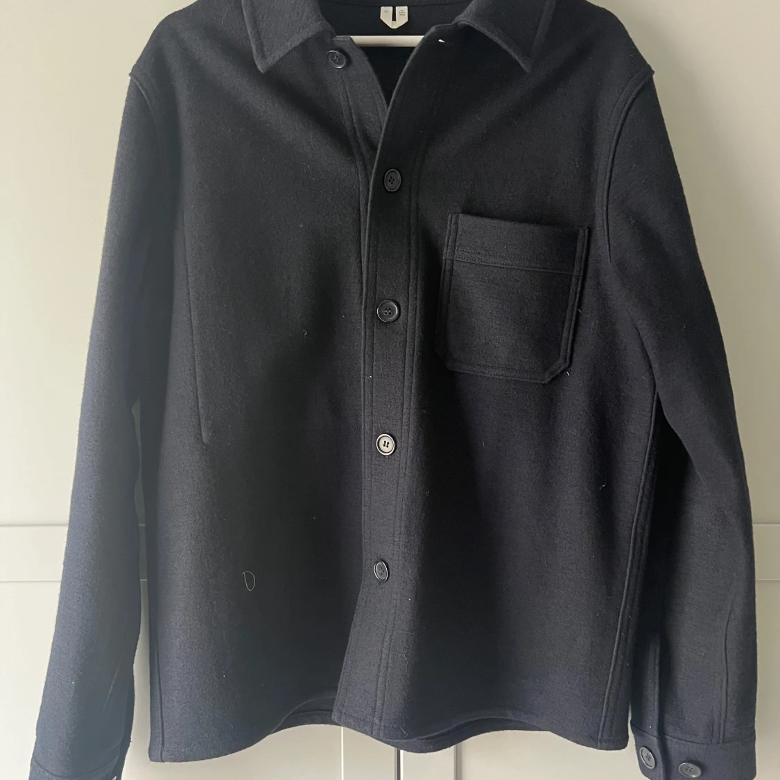 Marinblå overshirt med ficka