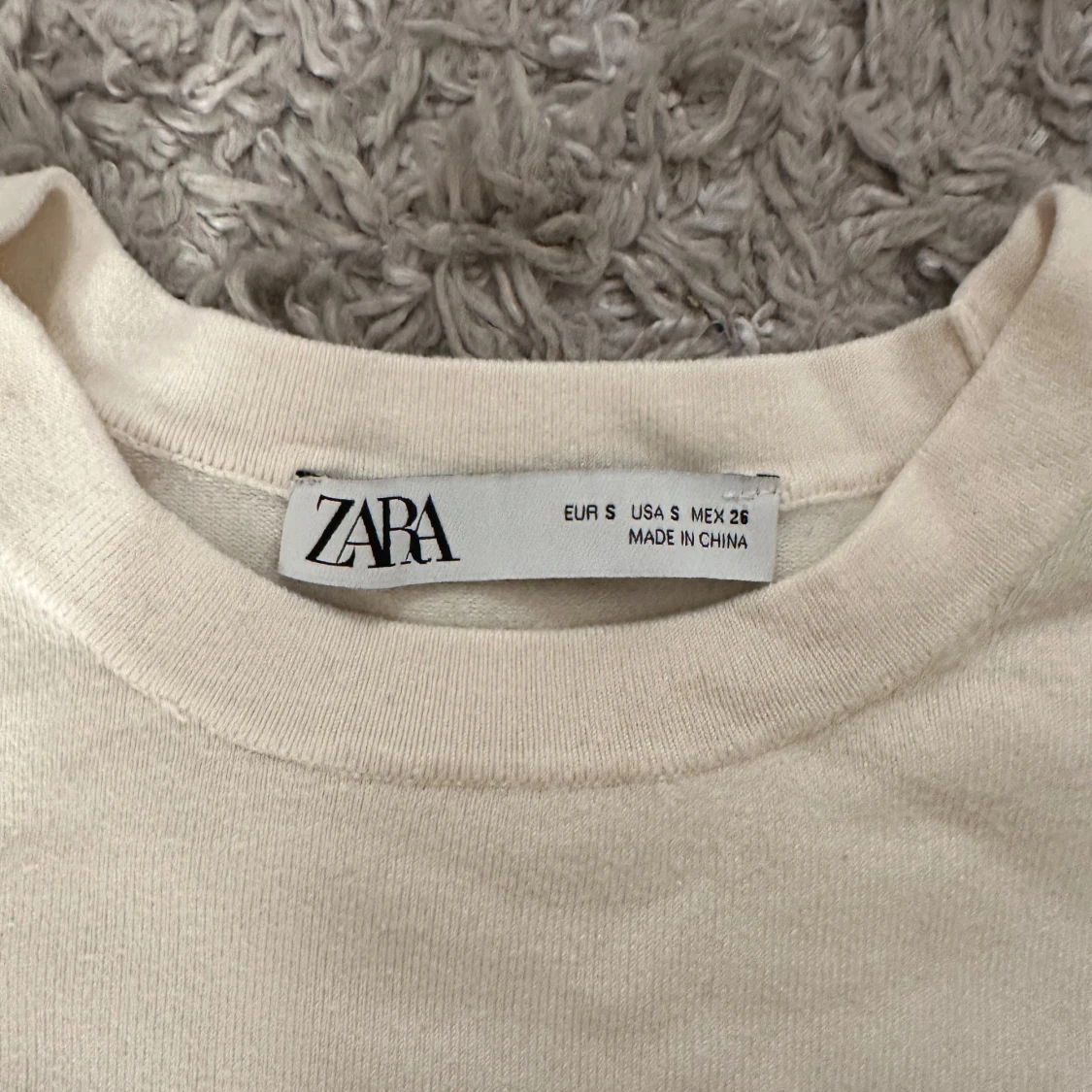 Vit och marinblå randig tröja från Zara - 90