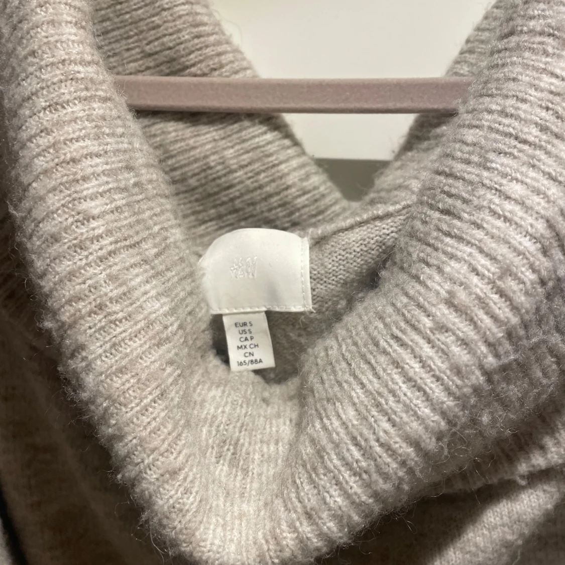 Beige stickad tröja från H&M - 90