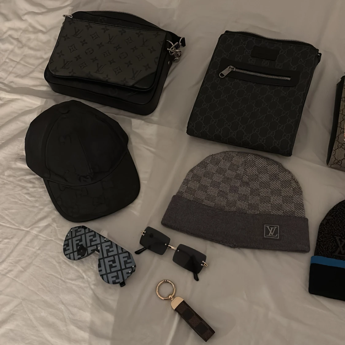 Väskor,mossor,glasögon  - 91