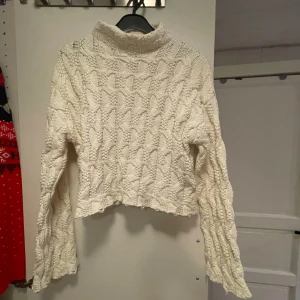 Stickad tröja - Använd någon enstaka gång, normal i storlek