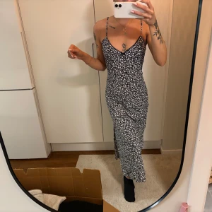 Maxiklänning  - Använd en gång från bershka, storlek xs