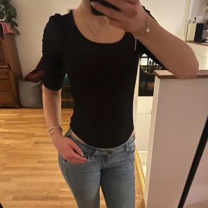 body med puffärmar - Body med puffärmar, använd enstaka gång