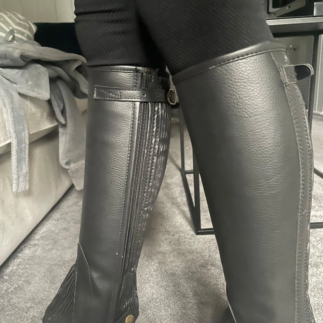 Svarta chaps med dragkedja - 90