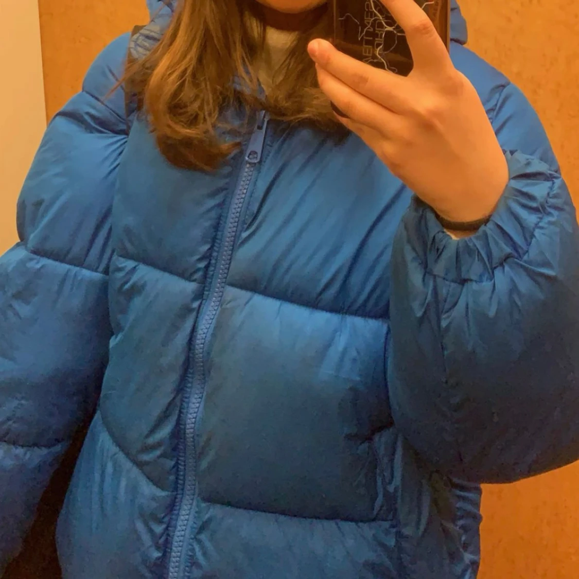 Blå pufferjacka med huva - 1