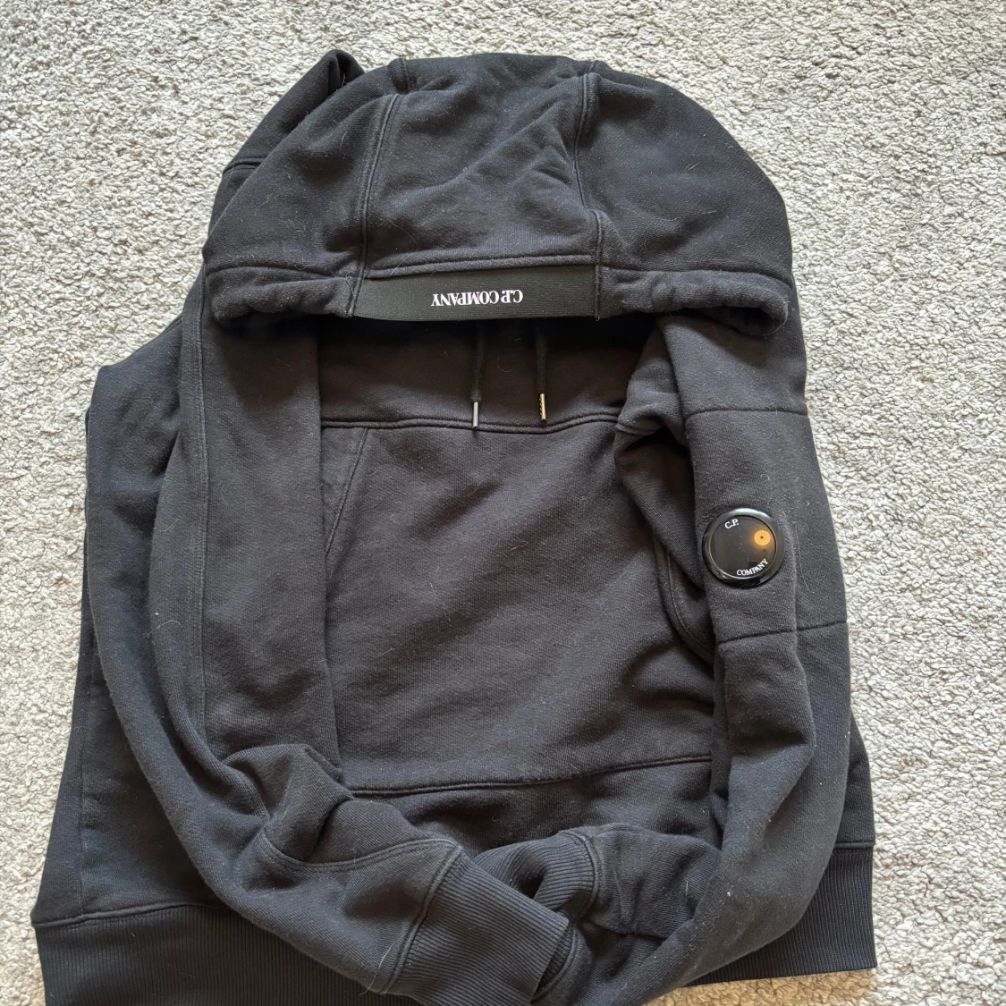 Svart hoodie från C.P. Company