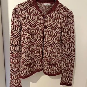 Kofta - Kofta från rabalder i fint skick. Kommer tyvärr ej till användning. Material: 60% bomull, 30% viskos, 10% nylon