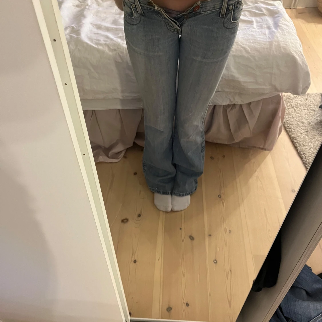 Ljusblåa lågmidjade jeans - 1