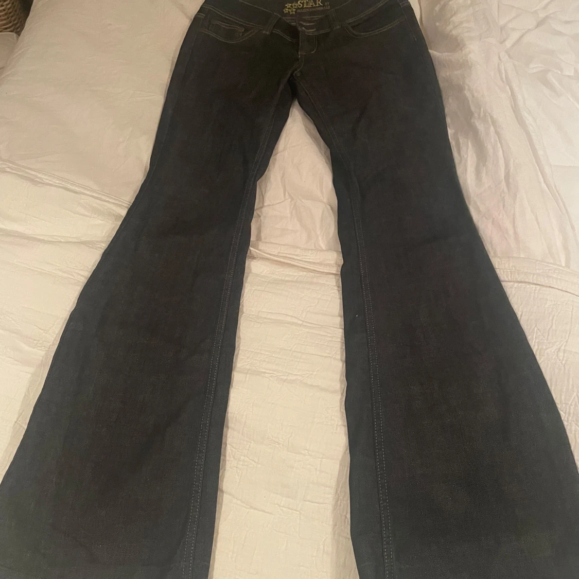 Mörkblå bootcut jeans