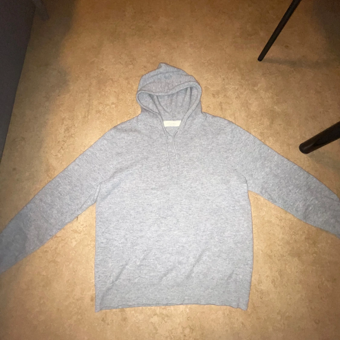 Grå kashmir hoodie från Sayless