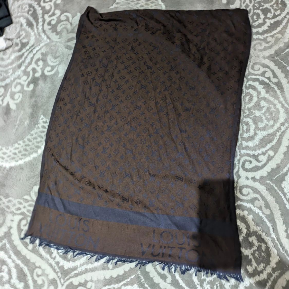 Louis Vuitton scarf 