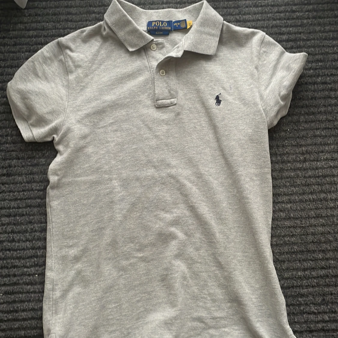 Grå pikétröja från Ralph Lauren - 1