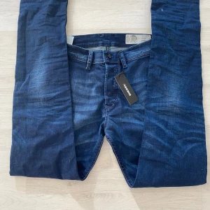 Helt nya Diesel jeans - Skitsnygga jeans aldrig använa storlek W28 L32, priset kan gå att diskutera. Tveka inte att fråga vid minsta osäkerhet.
