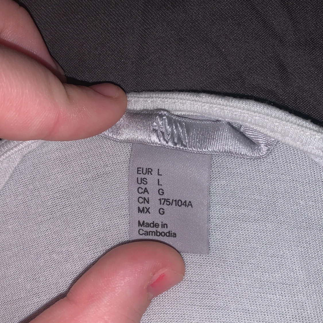 Vit linnetopp med volangdetalj - 2