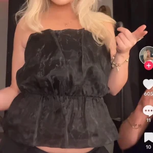 Perfekttt festtopp!!! - ASSNYGG festtopp!! Prislapp kvar🤍🤍!!