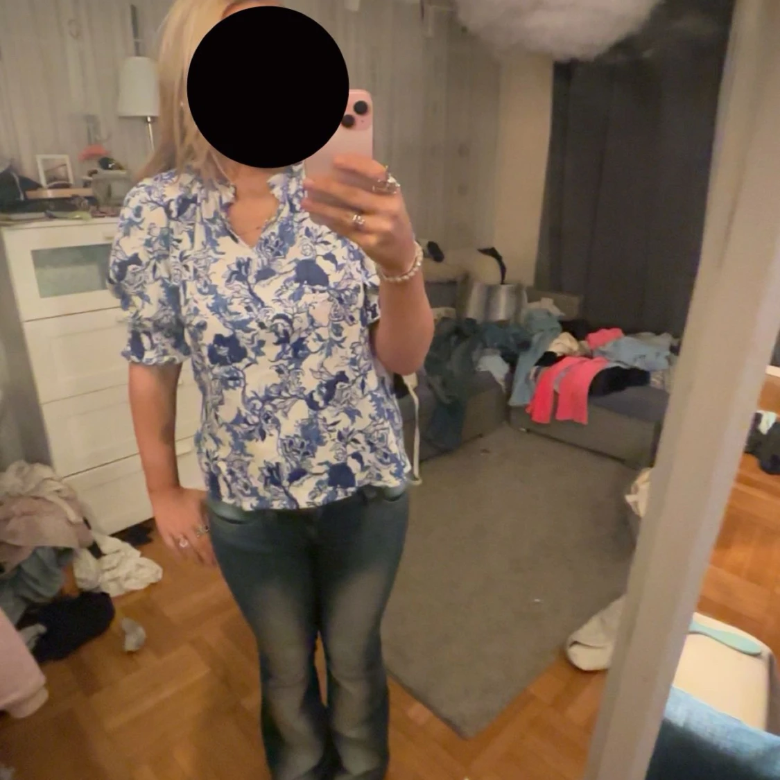 Blåvit blommig blus - 1