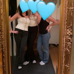 Zara korsett  - En vit korsett från zara, använd 1 tillfälle! Säljs då den ej passar mig längre.  fint skick🩵🌸❤️‍🔥❣️💌