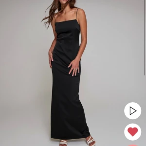 Klänning - Superfin klänning till tex bal Har två storlekar 38 & 40 38 är använd en gång  