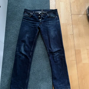 Apc Jeans - A.P.C. jeans | strl 30 | slim / raka | Midjemått: 40cm | Innerbenslängden: 72cm | fler bilder går att fixa🤞