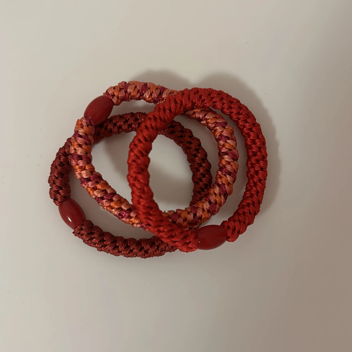 Färgglada flätade armband