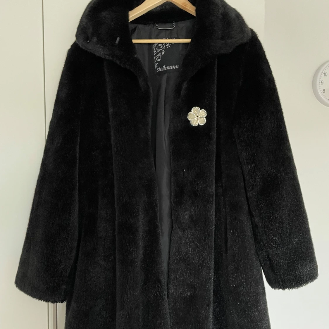 Svart pälsjacka från Steilmann