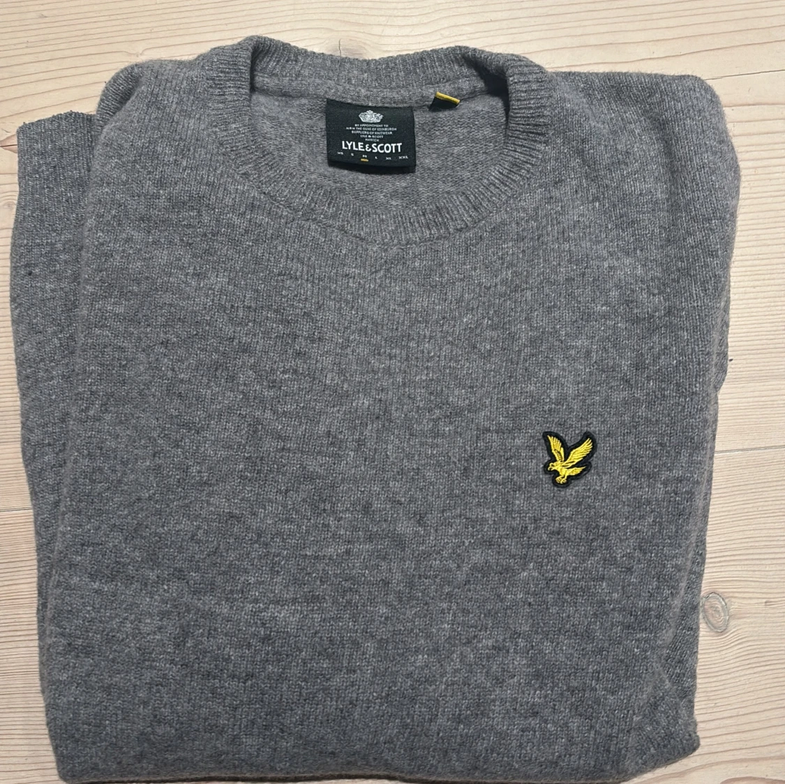Grå tröja från Lyle & Scott