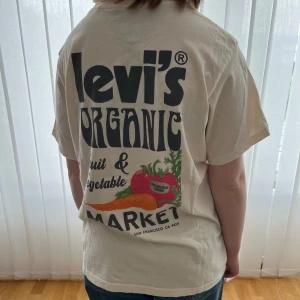 T-shirt Levi’s  - Riktigt fin t-shirt från Levi’s i nyskick💖 Slutsåld över allt och går inte längre att få tag på  Kontakta mig vid intresse och tveka inte med att ställa frågor 🥰