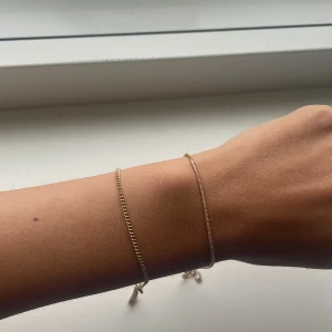 Guld armband 🐆 - 2 superfina vanliga guld armband, kan ej garantera rostfrihet! ⭐️