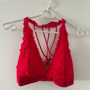 Bralette från pink victoria secret  - Röd bralette från pink victoria secret i storlek S