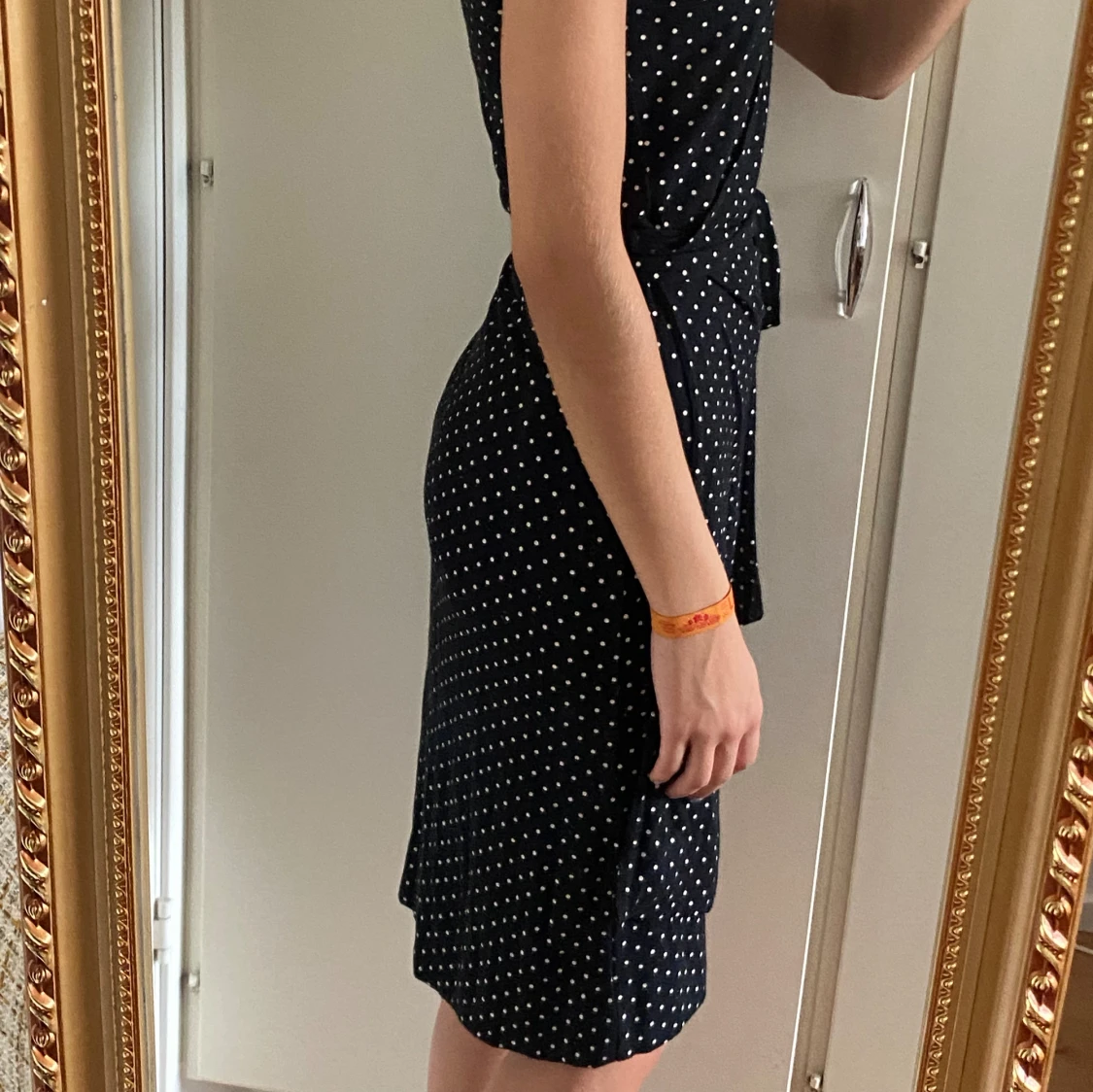 Vitprickig omlottklänning - 90