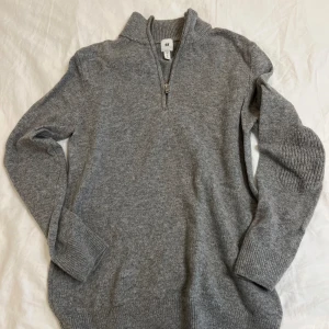 Stickad tröja - Stickad tröja från H&M i storlek M!