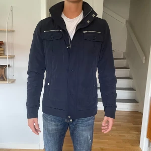 J.Lindeberg jacka - I princip nyskick, inga defekter. Skriv för fler bilder eller andra frågor :)
